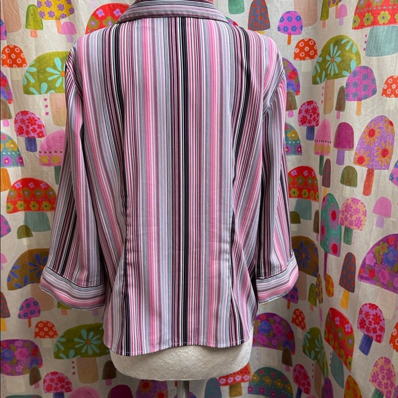 Blue Diamond Stretch 3/4 Sleeve Button Down Blouse. Large - Picture 6 of 12